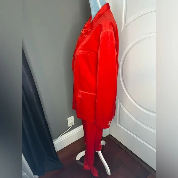 NWT Seeing Red Suit by International Concepts